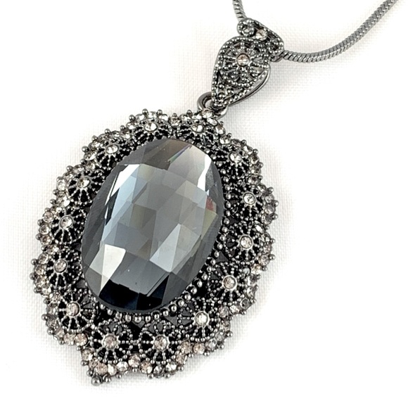 Gorgeous Cubic Zirconia Pendant Necklace - Picture 4 of 6